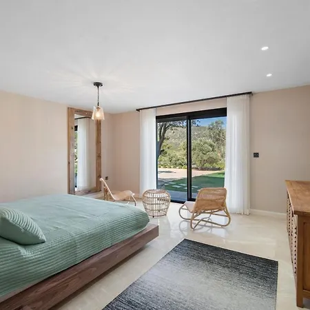 Isolated, Luxurious Stay, Olivinn Yali Mansion Villa *